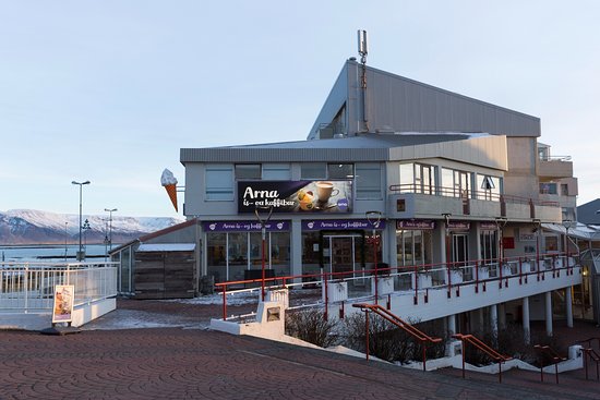 arna-is-og-kaffibar-outside
